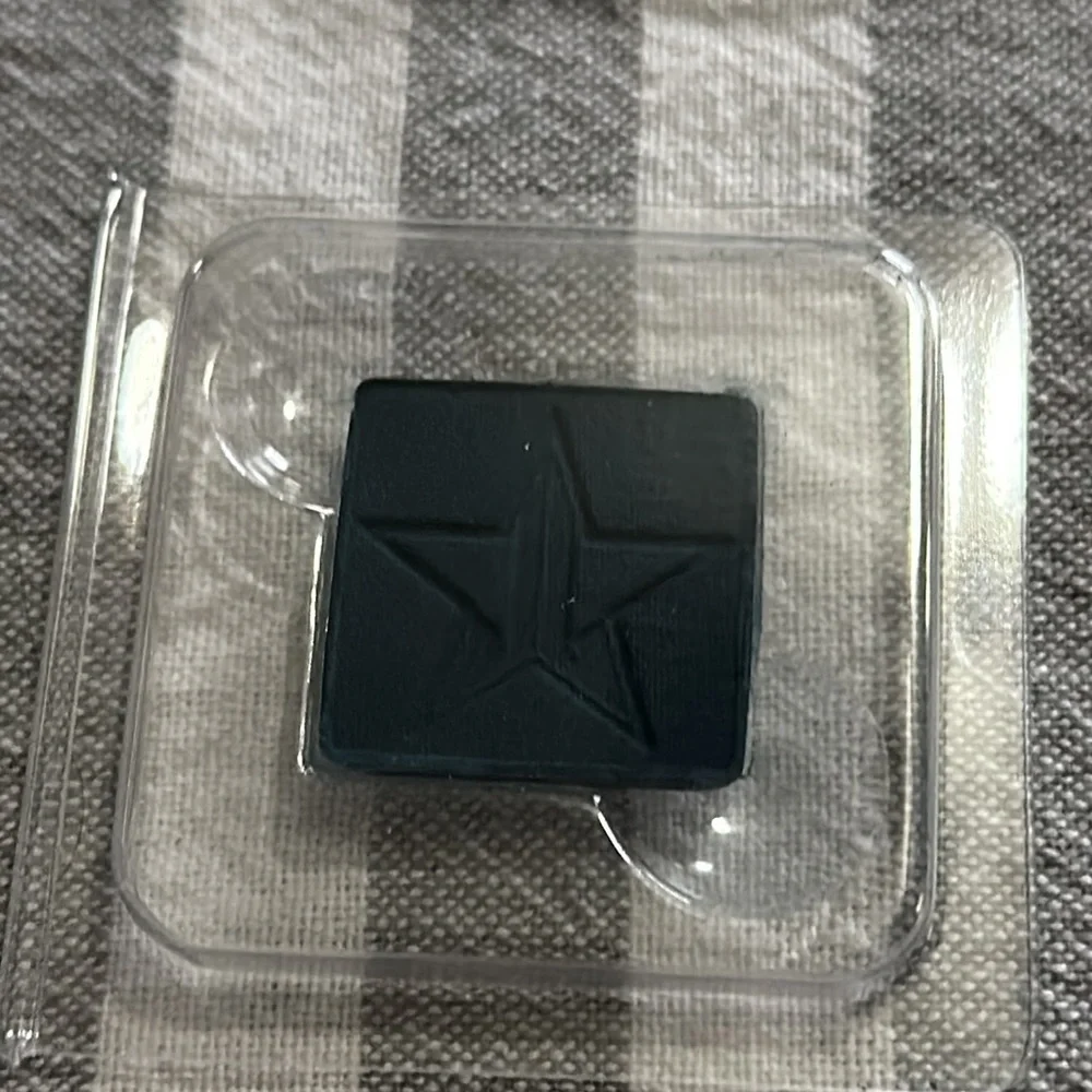 ♥️ 3/$12 Jeffree Star eyeshadow single in Cremated - Picture 3 of 4